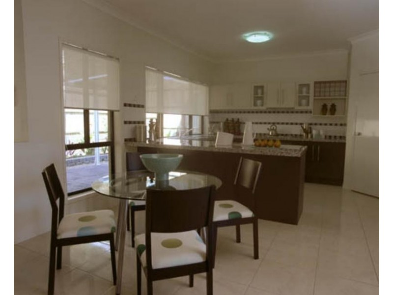 8 Ash Ave, Springfield Lakes QLD 4300
