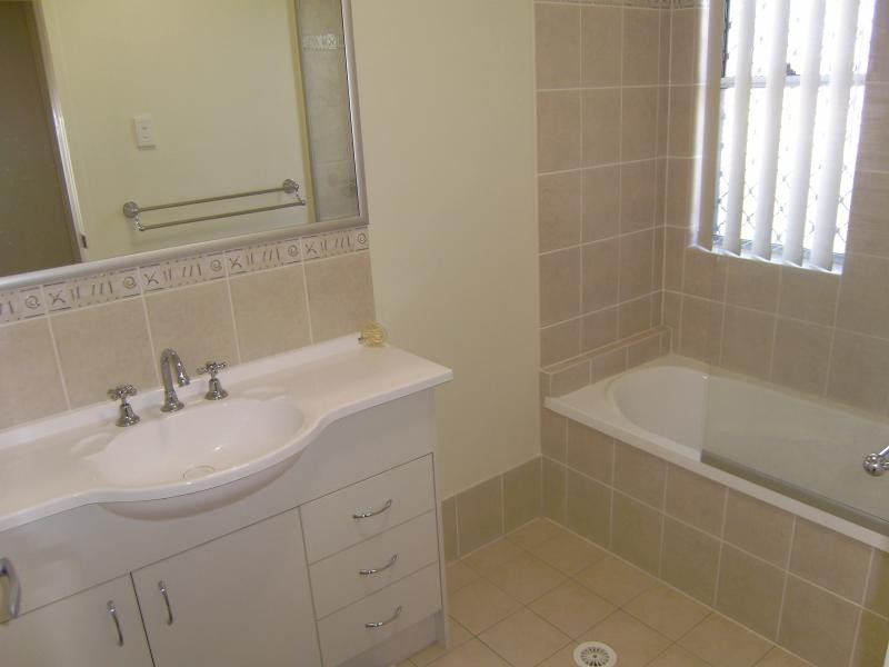 12 Escarpment Dr, Springfield QLD 4300