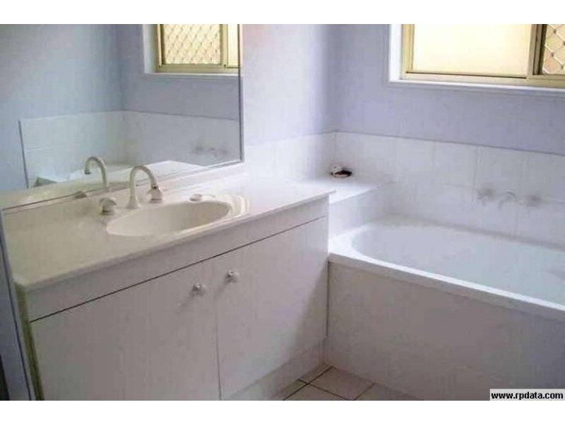 17 Shearwater Tce, Springfield Lakes QLD 4300