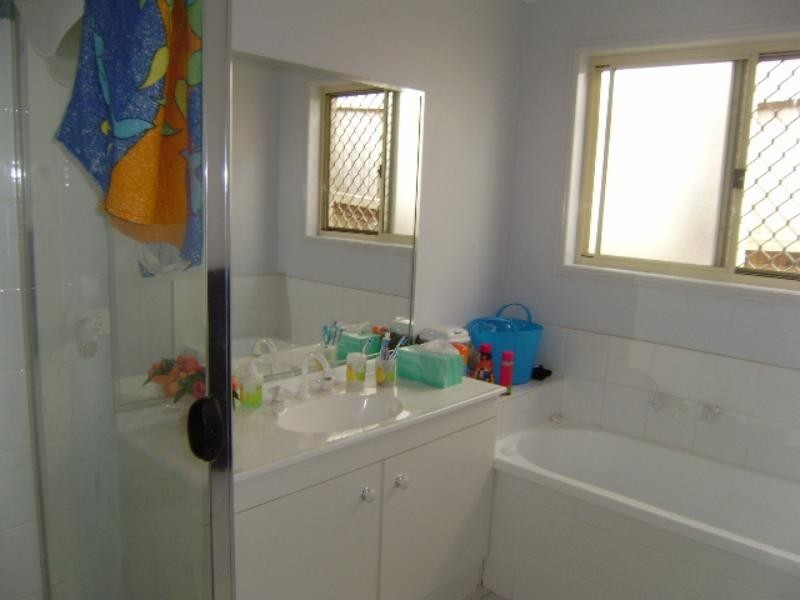 17 Shearwater Tce, Springfield Lakes QLD 4300