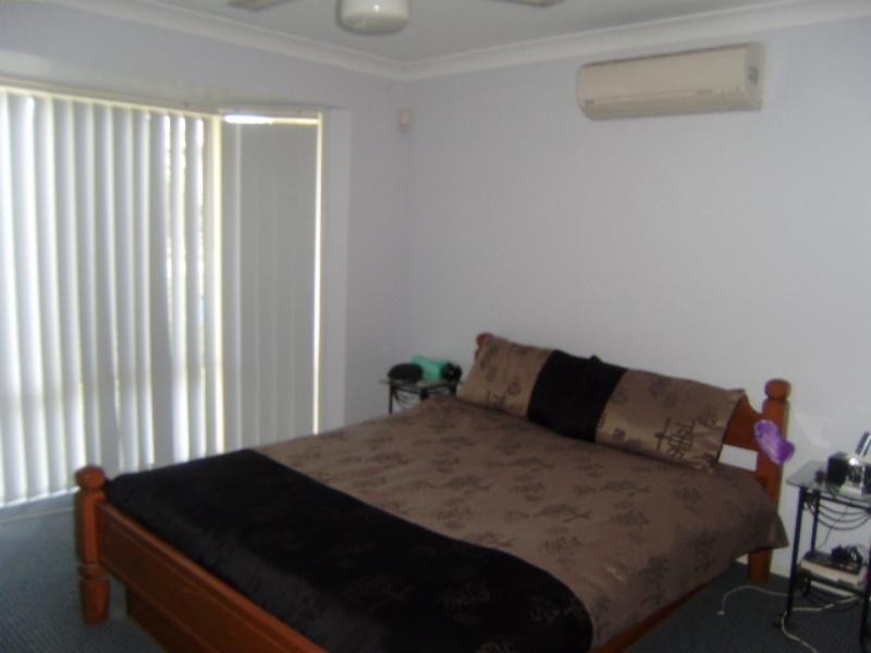 17 Shearwater Tce, Springfield Lakes QLD 4300