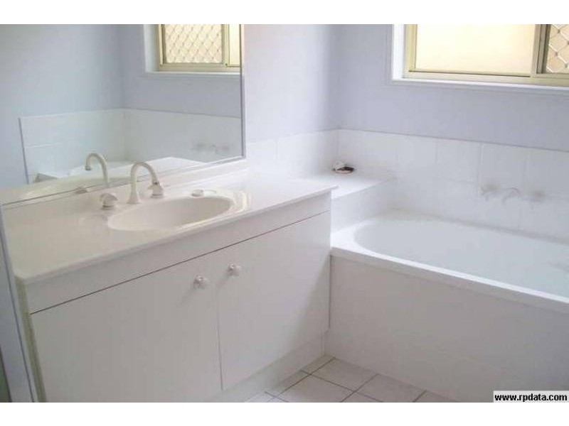 17 Shearwater Tce, Springfield Lakes QLD 4300