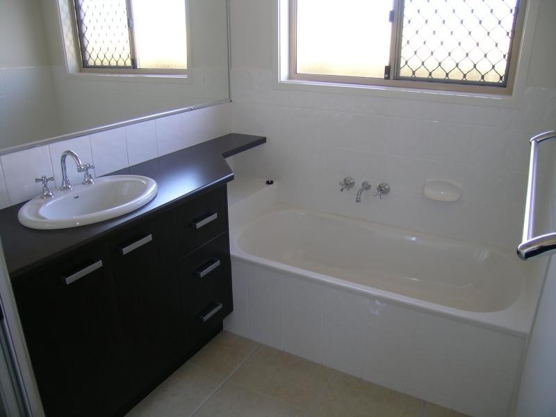 10 Hillview St, Springfield QLD 4300