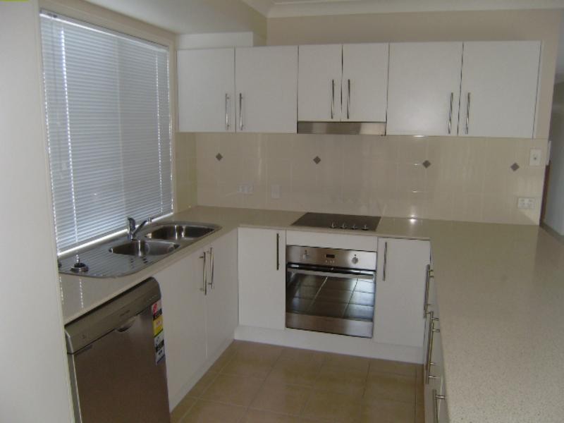 11 Shearwater  Cres, Springfield Lakes QLD 4300