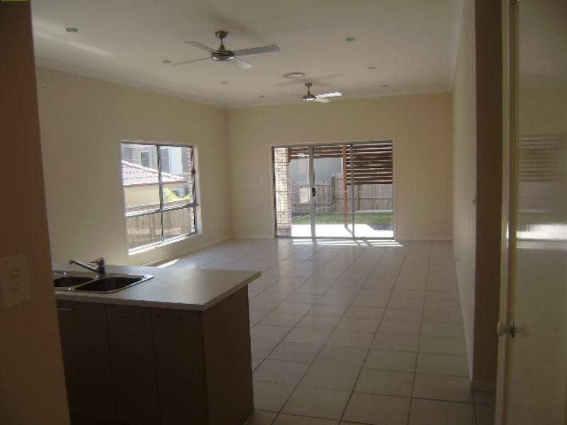 12 Hyde Ave, Springfield Lakes QLD 4300