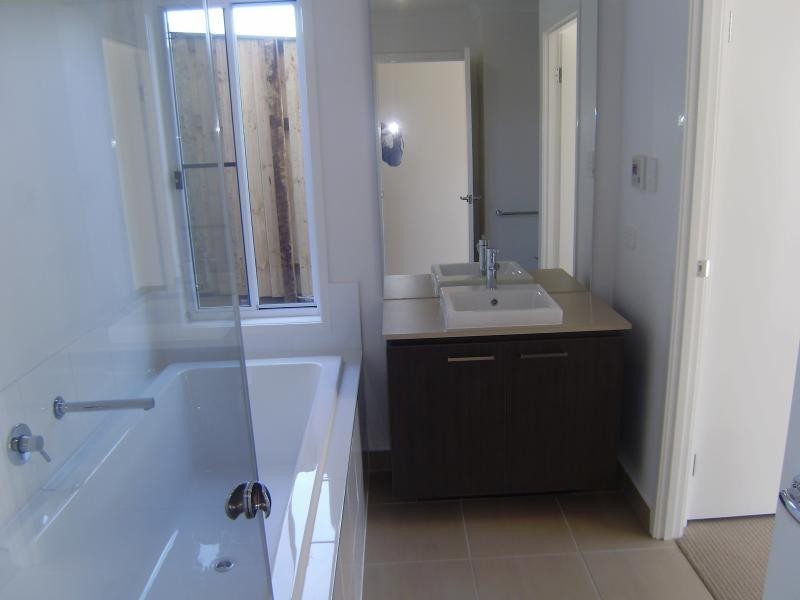 27-45 Caraway St, Springfield Lakes QLD 4300