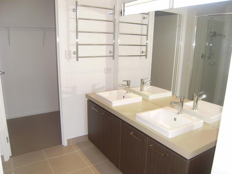 27-45 Caraway St, Springfield Lakes QLD 4300