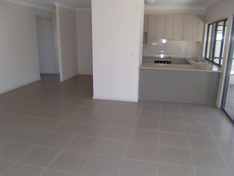 8 Claydon  Pl, Rosewood QLD 4340