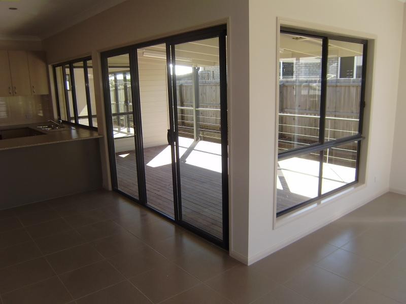 8 Claydon  Pl, Rosewood QLD 4340