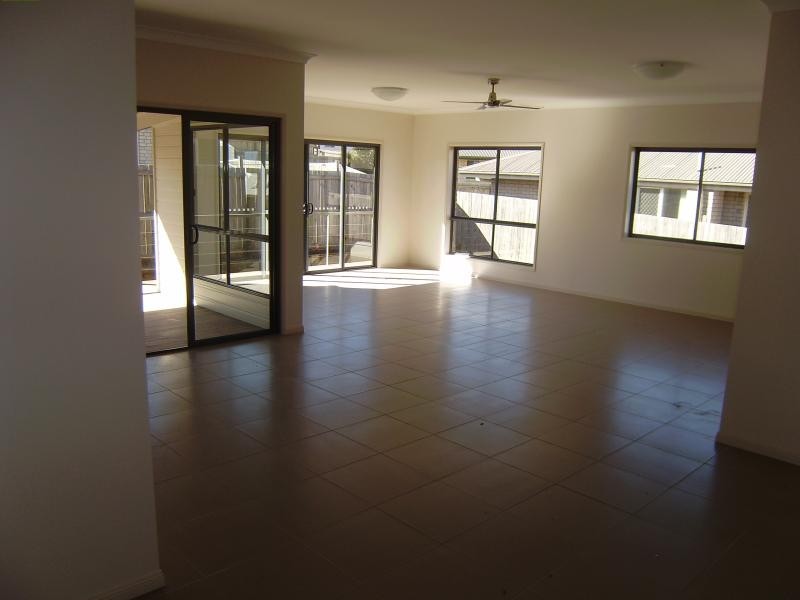 8 Claydon  Pl, Rosewood QLD 4340