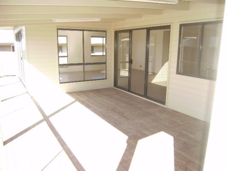 8 Claydon  Pl, Rosewood QLD 4340