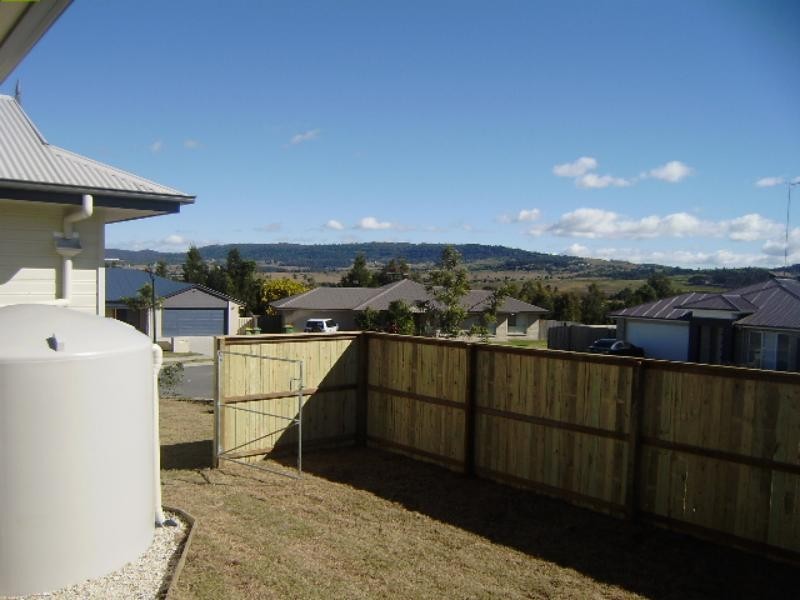 8 Claydon  Pl, Rosewood QLD 4340