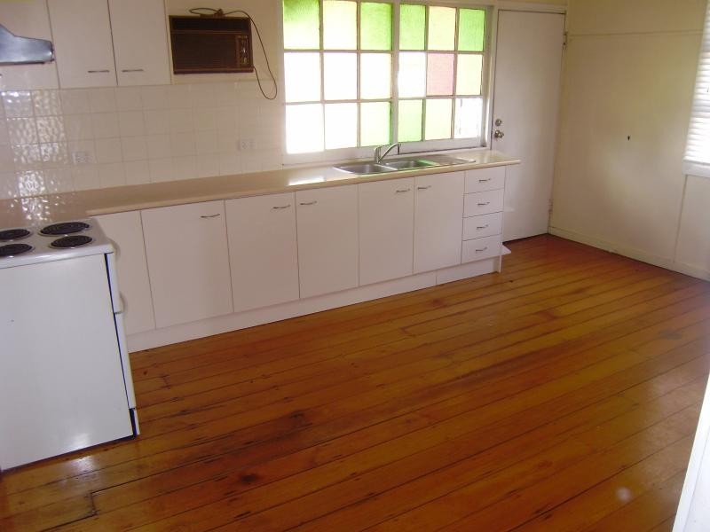 154a South Station  Rd, Silkstone QLD 4304