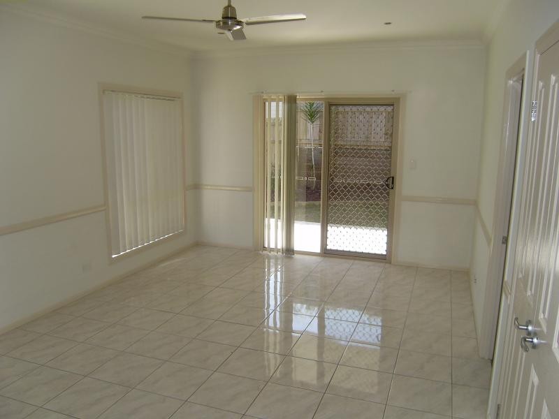 22 Glen Echo   St, Springfield Lakes QLD 4300