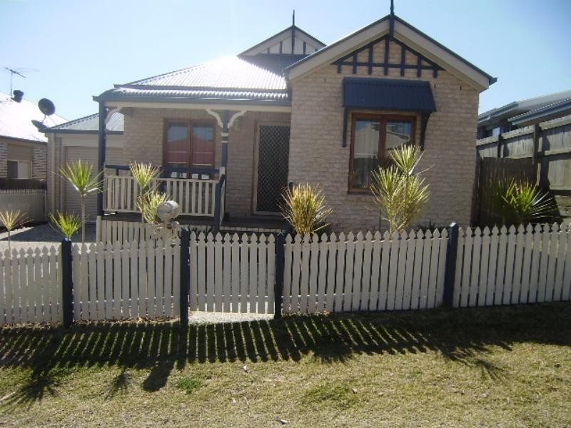 22 Glen Echo   St, Springfield Lakes QLD 4300