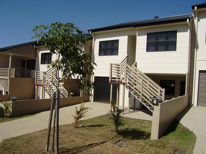 7 Emerald Cres, Springfield Lakes QLD 4300