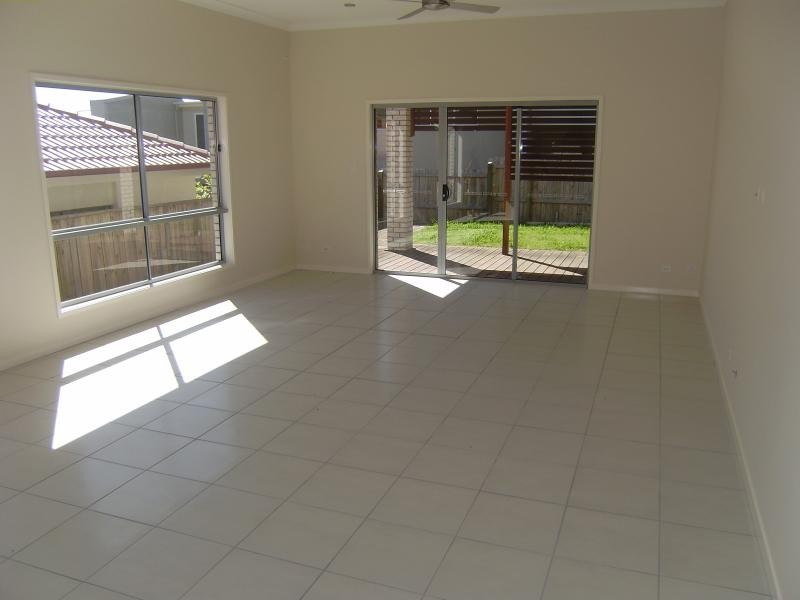 12 Hyde Ave, Springfield Lakes QLD 4300