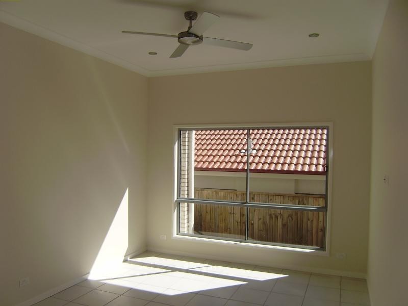 12 Hyde Ave, Springfield Lakes QLD 4300