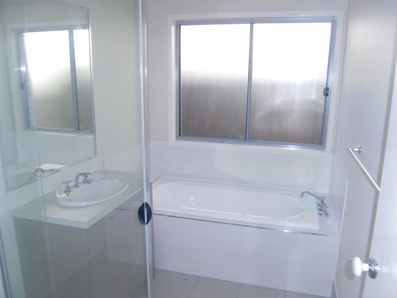 12 Hyde Ave, Springfield Lakes QLD 4300