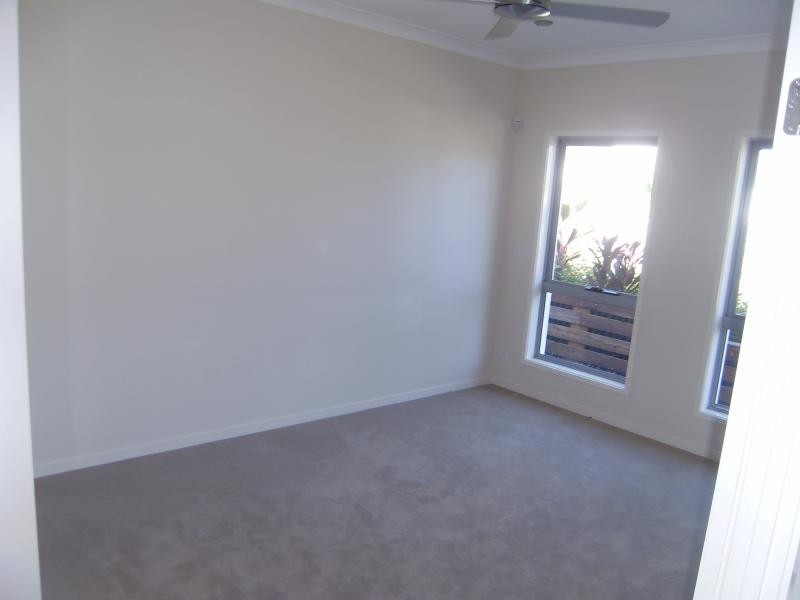 12 Hyde Ave, Springfield Lakes QLD 4300