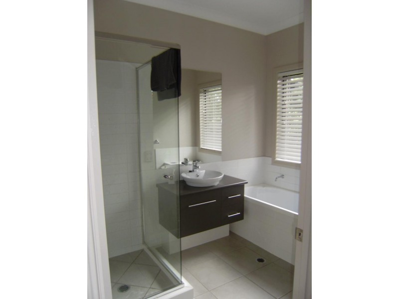 21 Burlington  Tce, Springfield Lakes QLD 4300