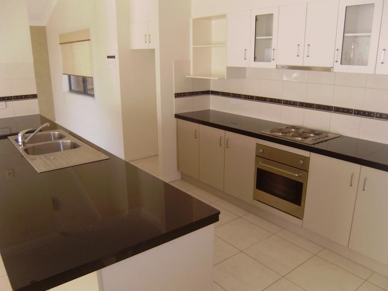 8 Ash Ave, Springfield Lakes QLD 4300