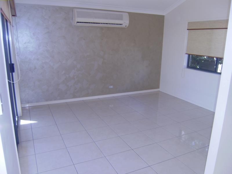 8 Ash Ave, Springfield Lakes QLD 4300