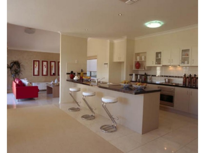 8 Ash Ave, Springfield Lakes QLD 4300