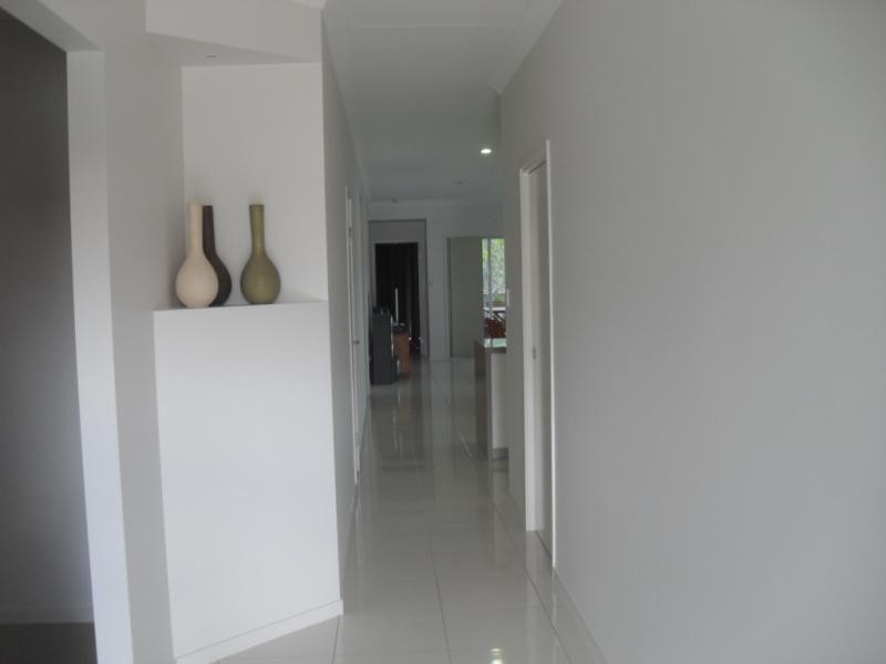 8 Shallow Bay Dr, Springfield Lakes QLD 4300