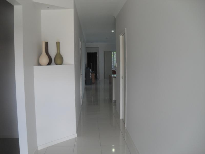 8 Shallow Bay Dr, Springfield Lakes QLD 4300