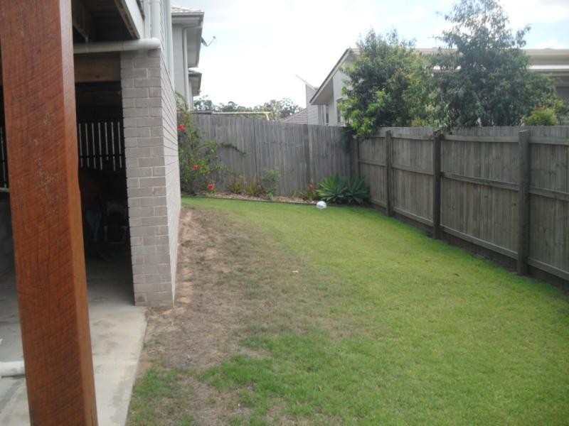 8 Shallow Bay Dr, Springfield Lakes QLD 4300