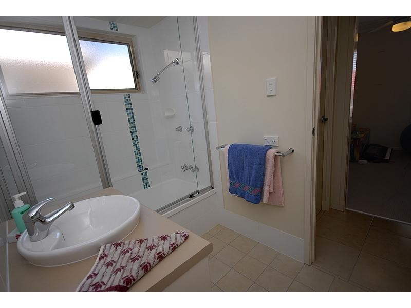 18 Yellowstone Way, Springfield Lakes QLD 4300