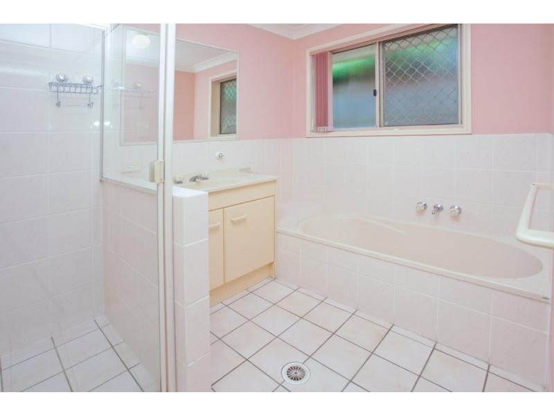 8 Karnak  Ct, Camira QLD 4300