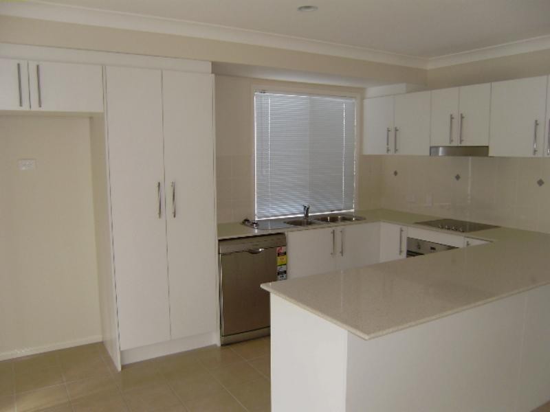 11 Shearwater Tce, Springfield Lakes QLD 4300