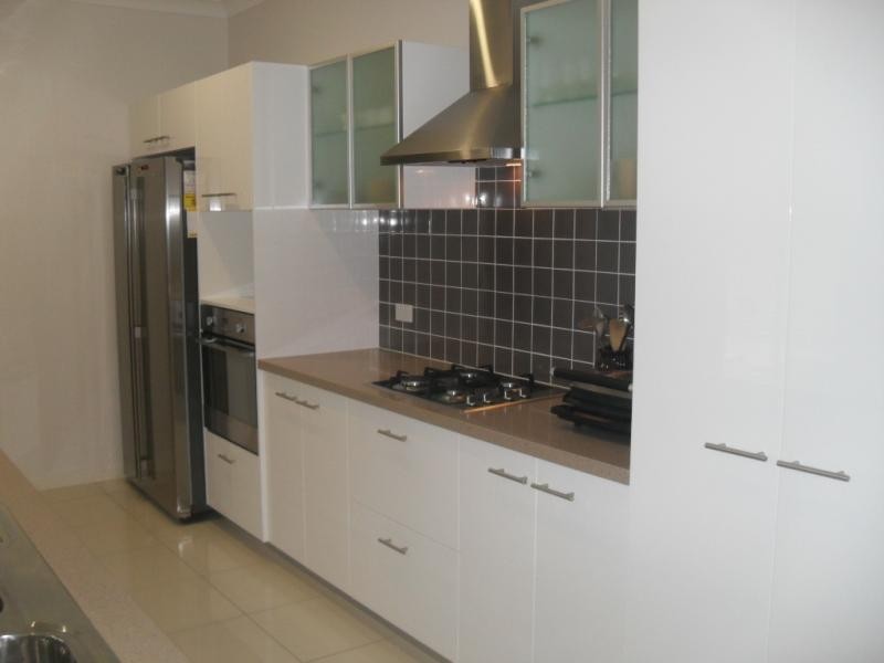 8 Shallow Bay Dr, Springfield Lakes QLD 4300