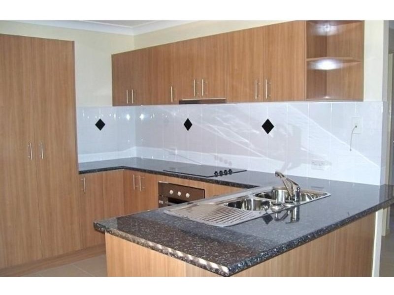 15 Oak Leaf  St, Springfield Lakes QLD 4300