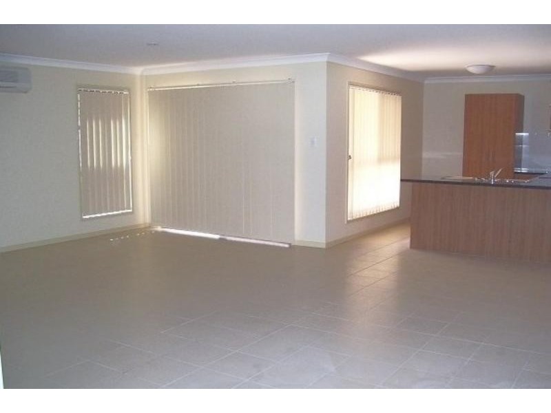 15 Oak Leaf  St, Springfield Lakes QLD 4300