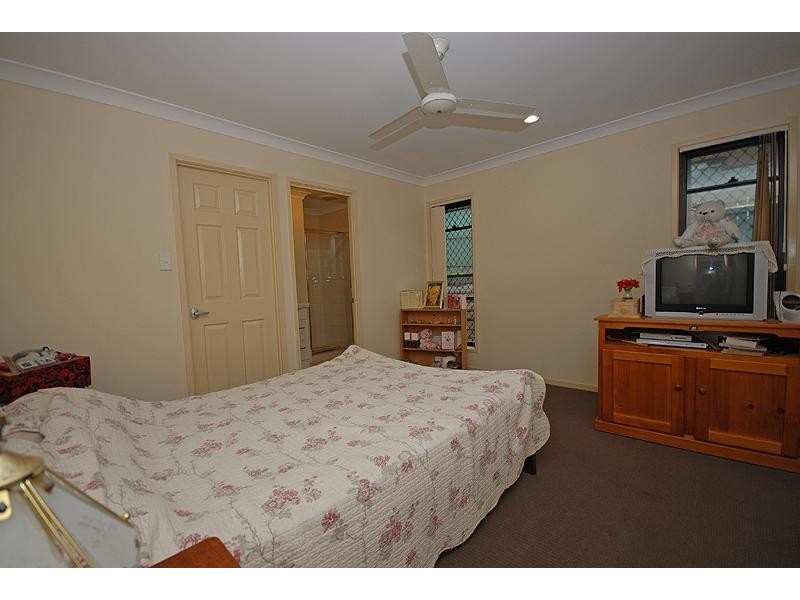 15 Oak Leaf  St, Springfield Lakes QLD 4300