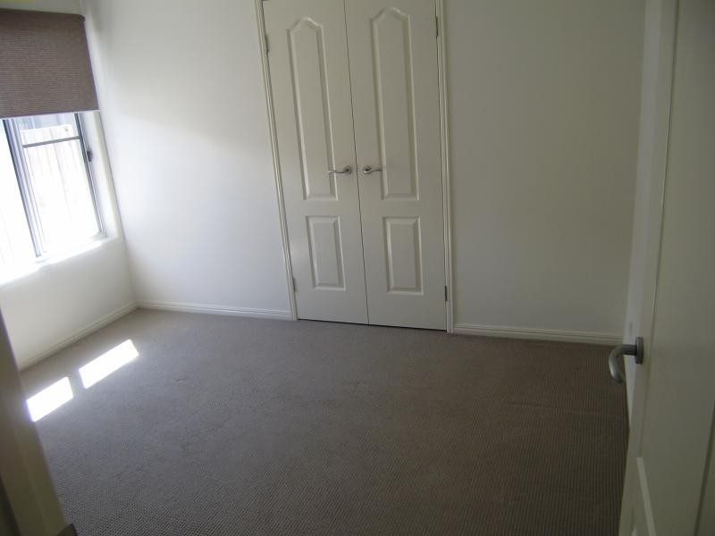 47 Creekside Dr, Springfield Lakes QLD 4300