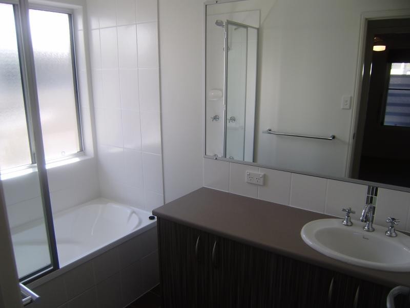 47 Creekside Dr, Springfield Lakes QLD 4300