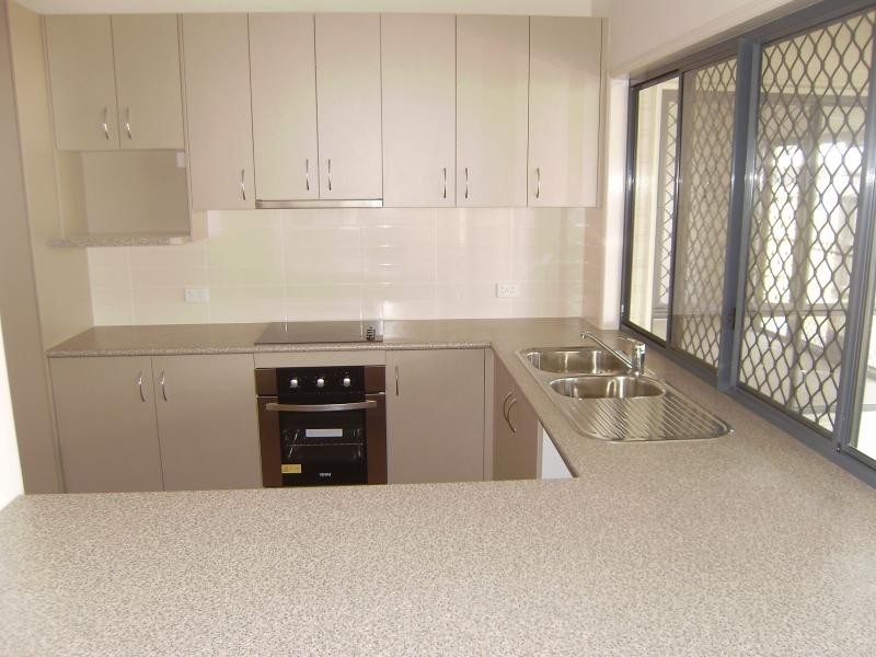 8 Claydon  Pl, Rosewood QLD 4340