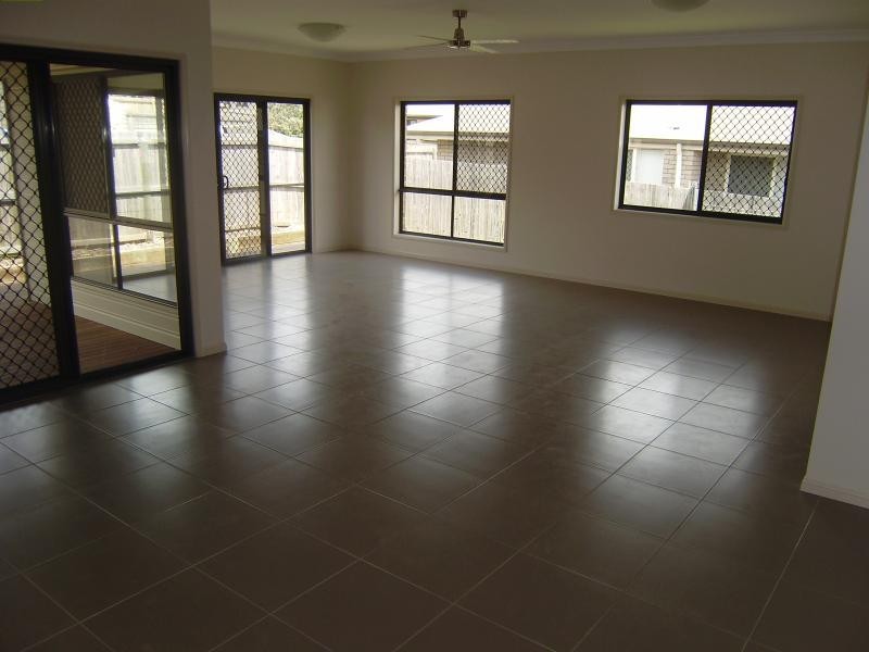 8 Claydon  Pl, Rosewood QLD 4340