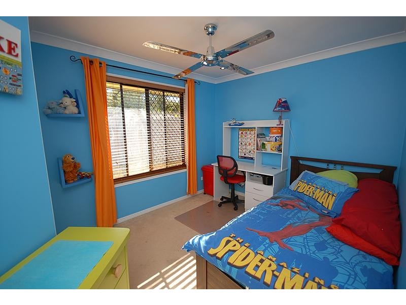 15 Berkshire Pl, Springfield Lakes QLD 4300