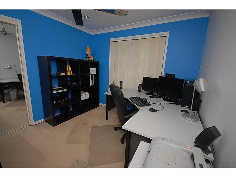 15 Berkshire Pl, Springfield Lakes QLD 4300