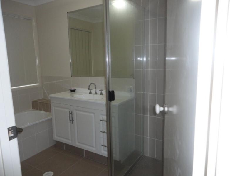 17 Hyde  Ave, Springfield Lakes QLD 4300