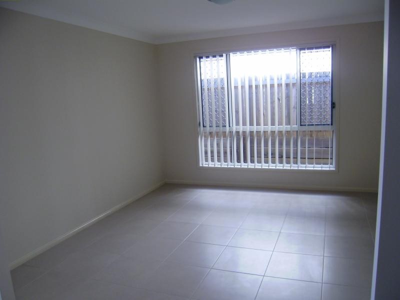 17 Hyde  Ave, Springfield Lakes QLD 4300