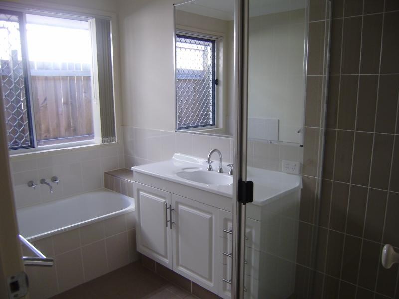 17 Hyde  Ave, Springfield Lakes QLD 4300