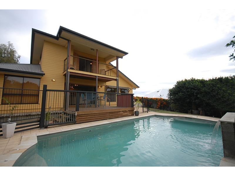 10 Myrtle  Cres, Brookwater QLD 4300