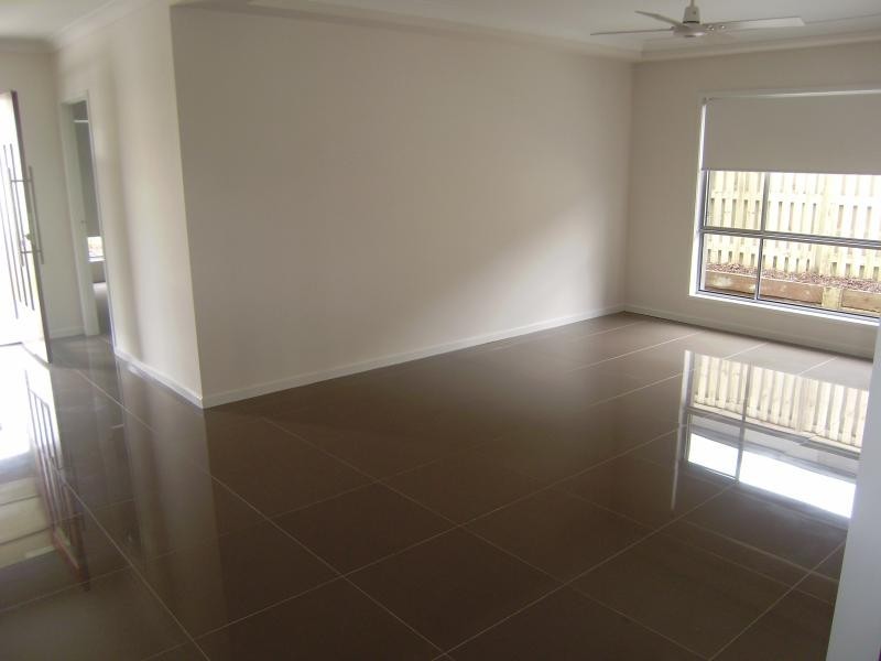 33 Rasmussen Cres, Redbank Plains QLD 4301