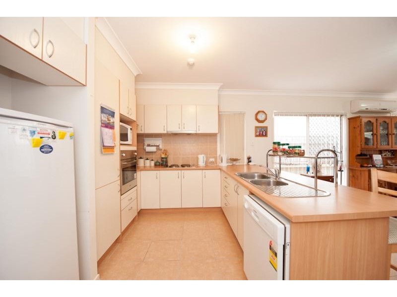 16 Moonbeam  St, Springfield Lakes QLD 4300